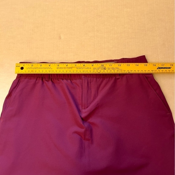 Under Arnour women’s Links woven golf performance skort in purple Sz-8. L19 - Picture 9 of 9